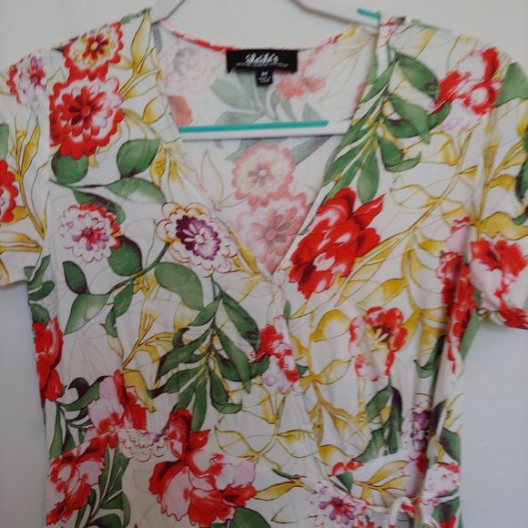 Lulu's floral shrt sleeve wrap dress red, green and white size Medium - Picture 2 of 16